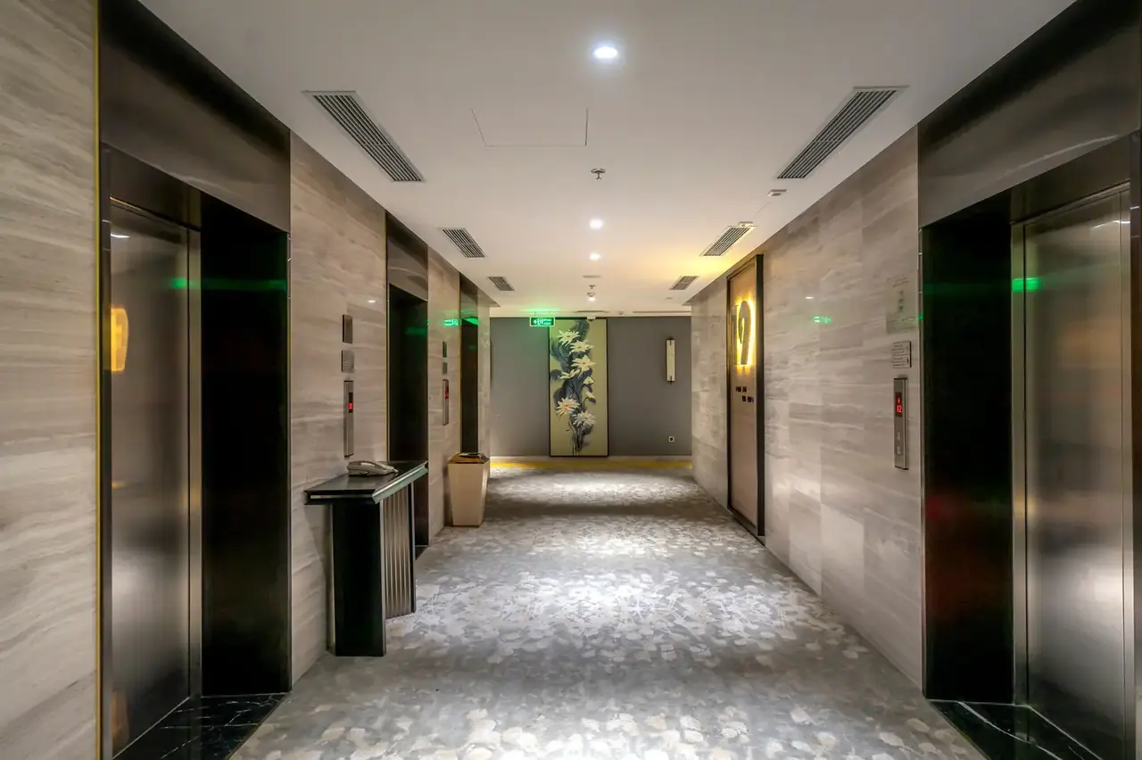 Kelovihotel Haven interior corridor